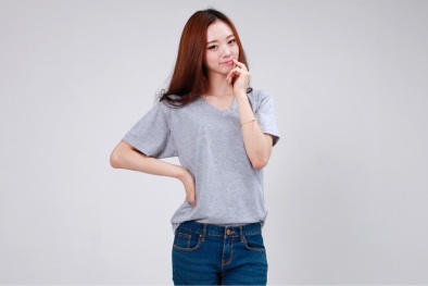 Phối đồ đa dạng cùng áo phông trơn 